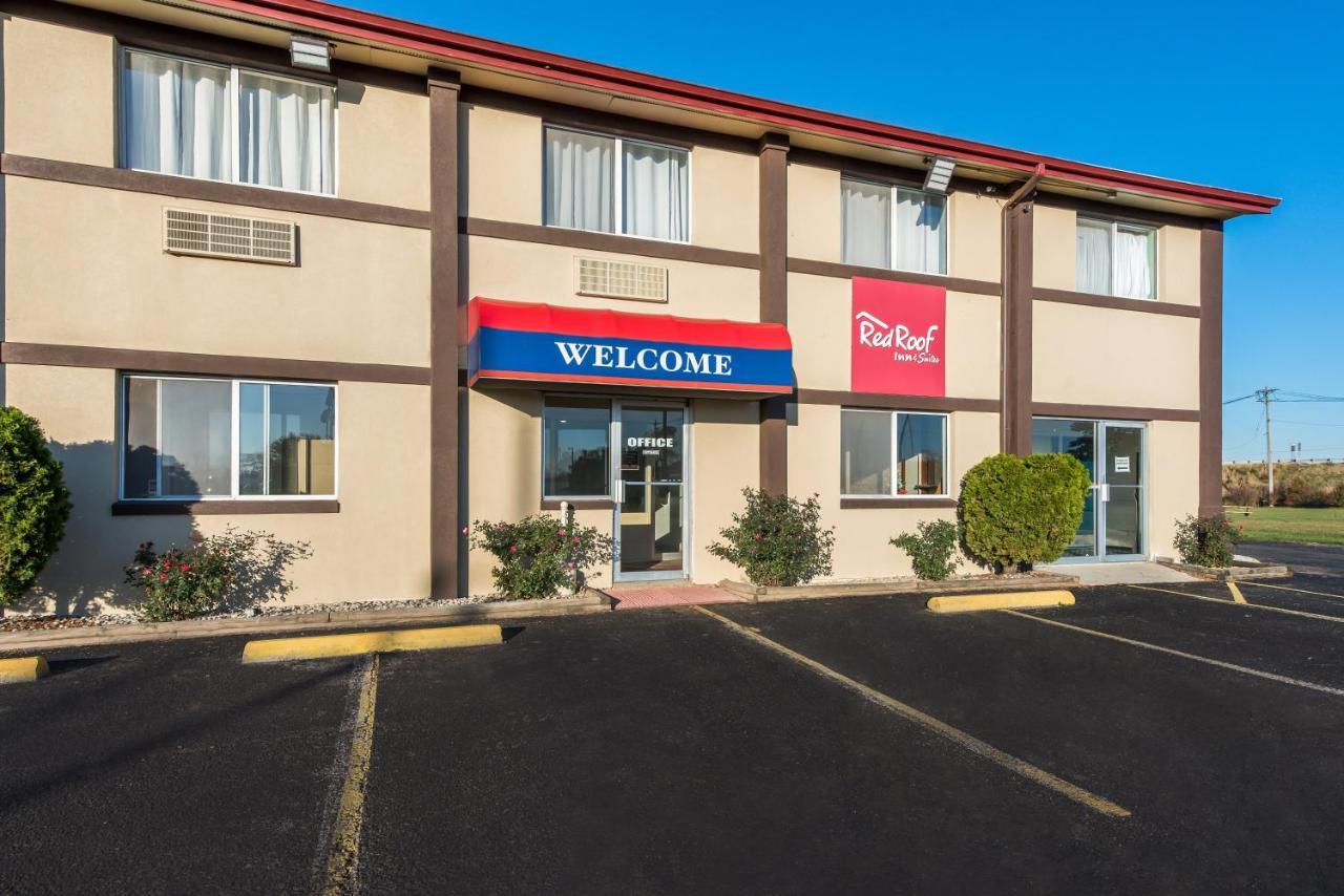 Red Roof Inn & Suites Wapakoneta Exterior photo
