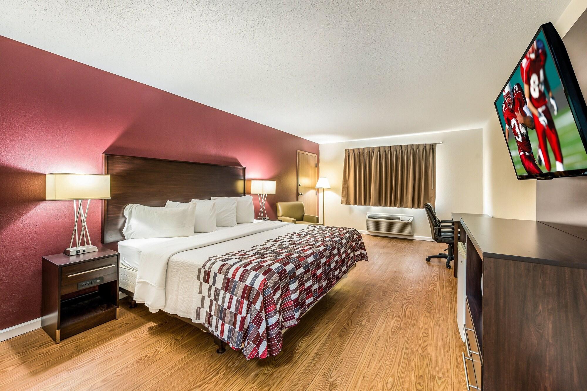 Red Roof Inn & Suites Wapakoneta Exterior photo